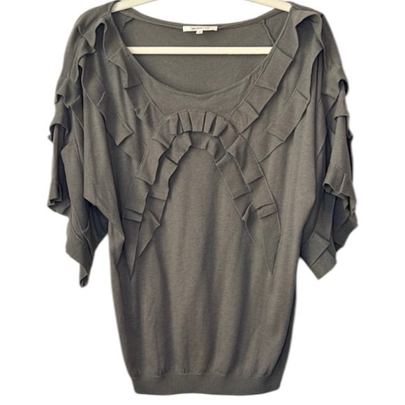 Vanessa Bruno Ruffle Wool Cashmere Elegant Gray Short Sleeve Sweater Size 3/L - Picture 1 of 7